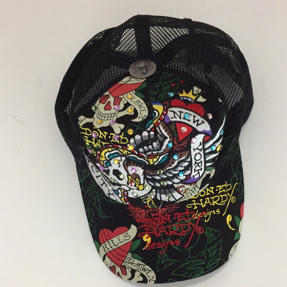 Ed Hardy  Skulls New York City Love Kills Snap Back  Jeweled Black Hat